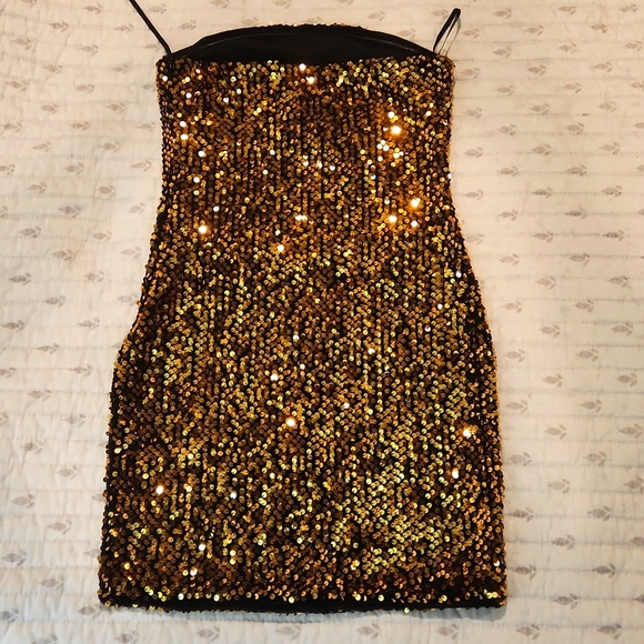 NEW, beautiful gold sequined mini dress by Forever 21. Perfect condition! - Picture 2 of 8